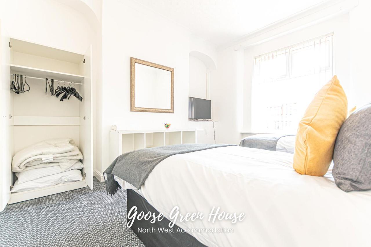 Modern 3Br House In Ince Ideal For Contractors & Long Stays Wigan Esterno foto