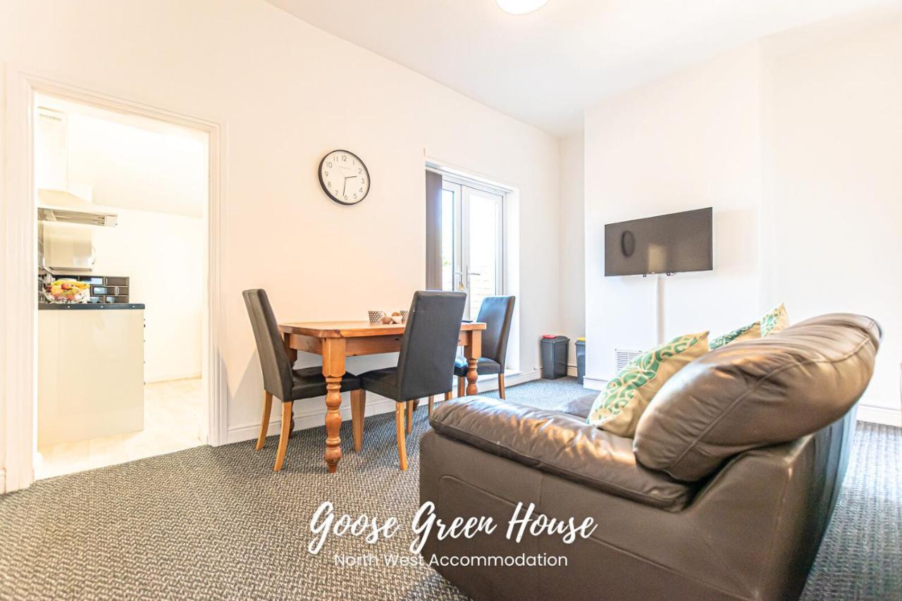 Modern 3Br House In Ince Ideal For Contractors & Long Stays Wigan Esterno foto