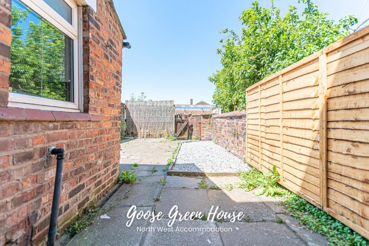 Modern 3Br House In Ince Ideal For Contractors & Long Stays Wigan Esterno foto