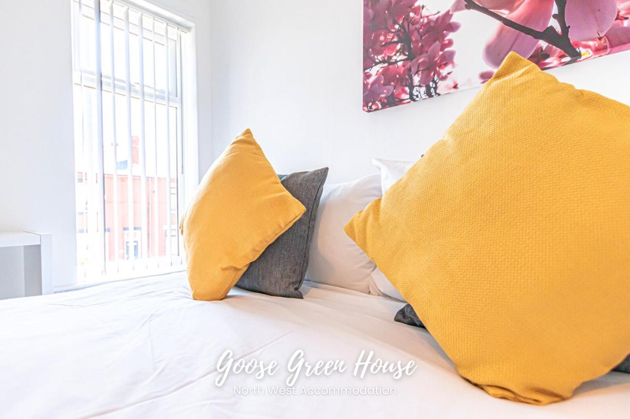 Modern 3Br House In Ince Ideal For Contractors & Long Stays Wigan Esterno foto