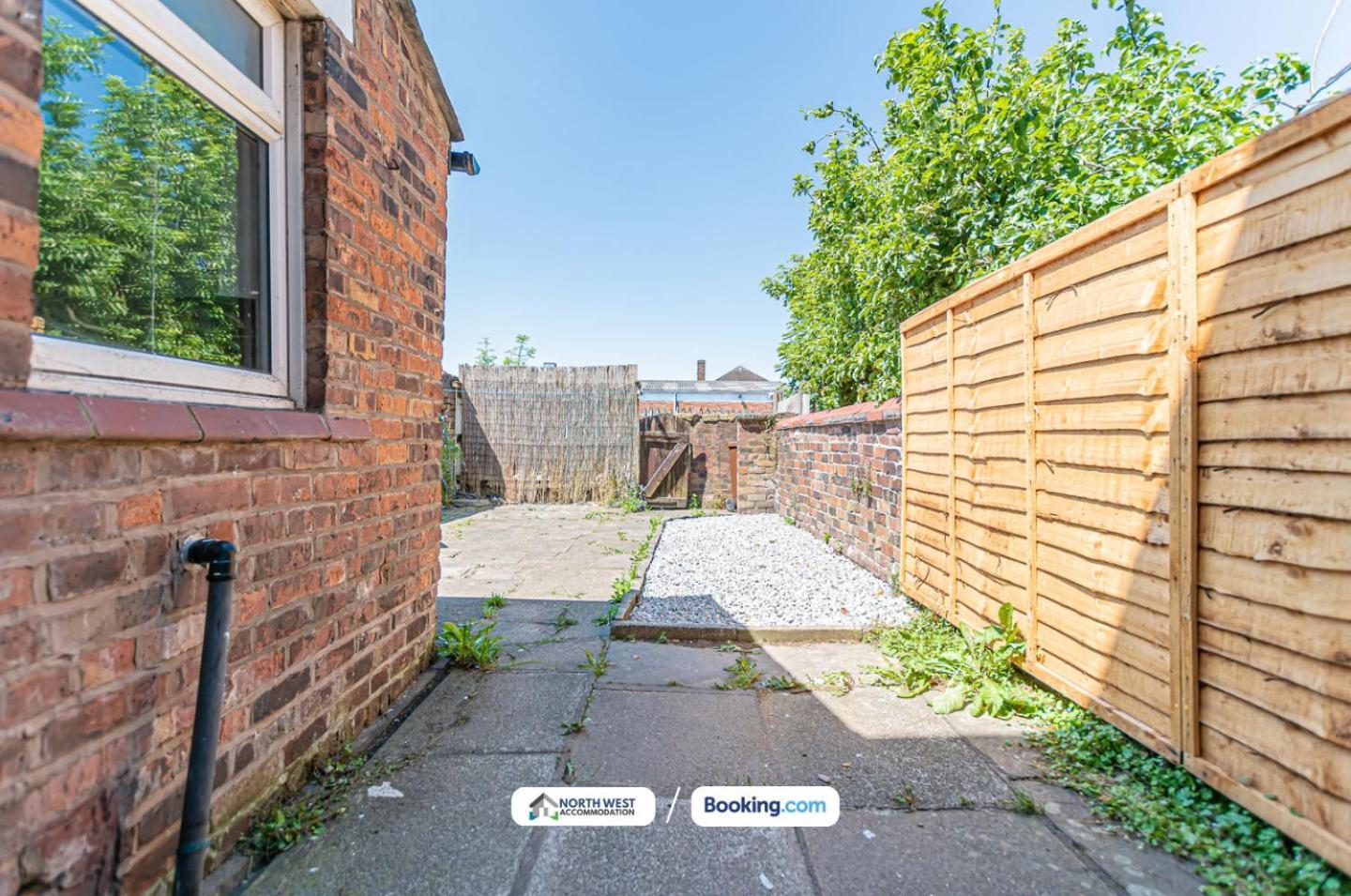 Modern 3Br House In Ince Ideal For Contractors & Long Stays Wigan Esterno foto
