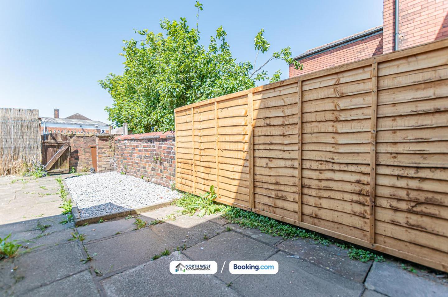 Modern 3Br House In Ince Ideal For Contractors & Long Stays Wigan Esterno foto