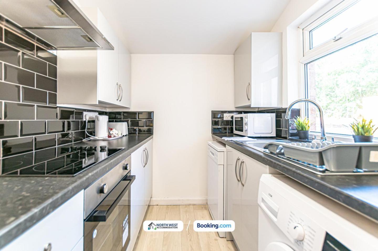 Modern 3Br House In Ince Ideal For Contractors & Long Stays Wigan Esterno foto