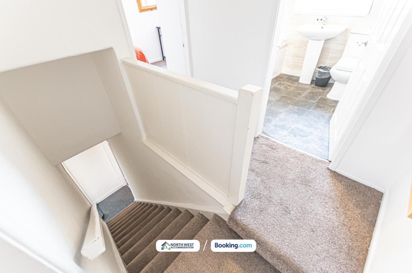 Modern 3Br House In Ince Ideal For Contractors & Long Stays Wigan Esterno foto