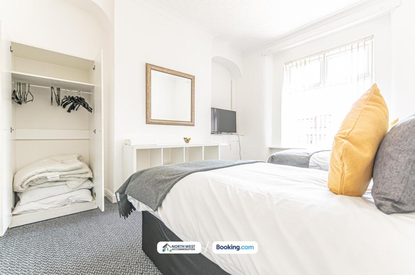 Modern 3Br House In Ince Ideal For Contractors & Long Stays Wigan Esterno foto