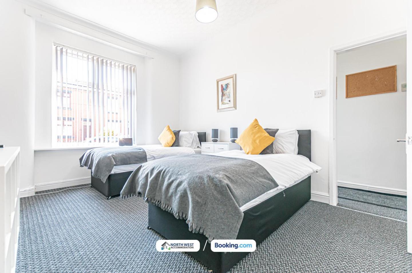 Modern 3Br House In Ince Ideal For Contractors & Long Stays Wigan Esterno foto