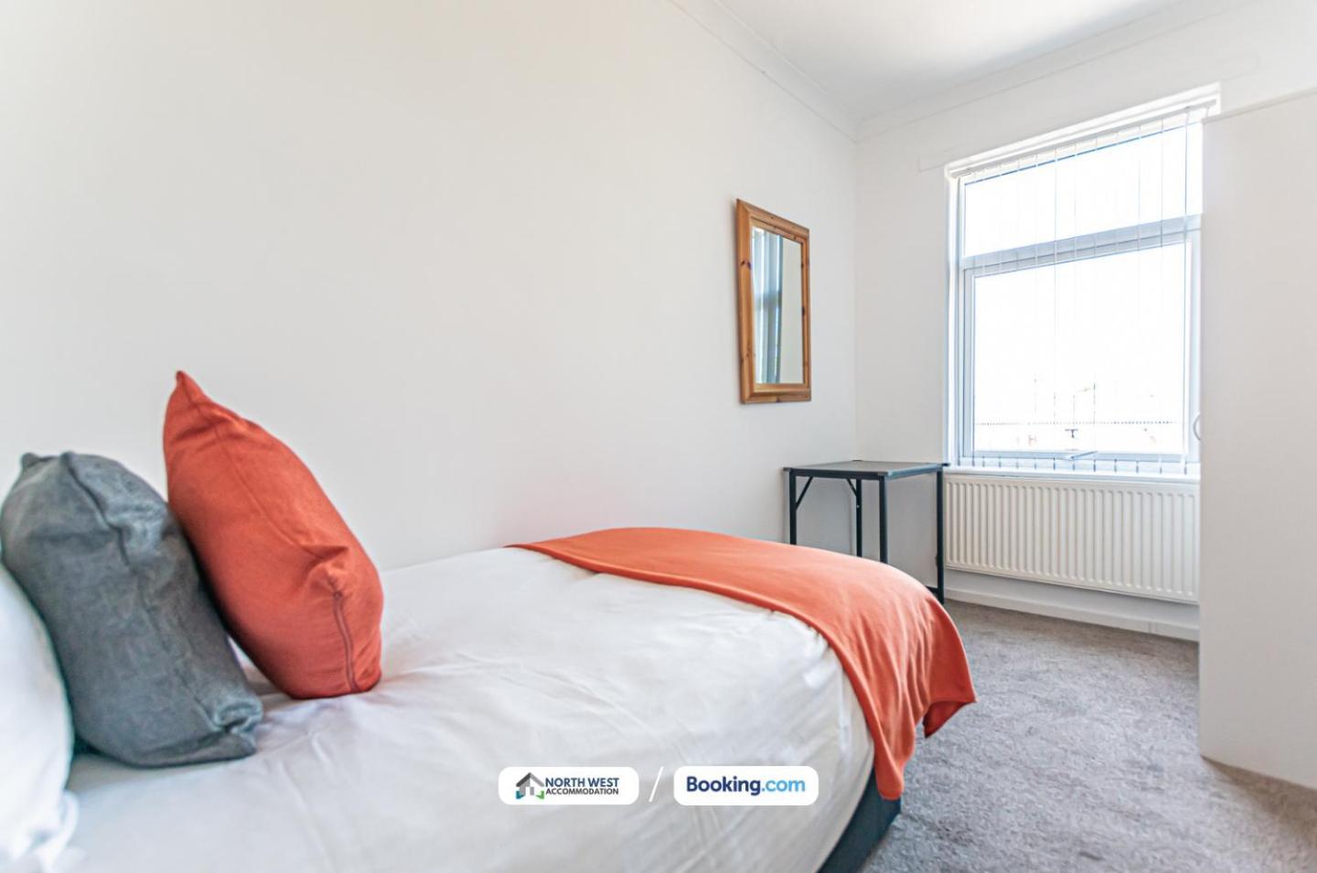 Modern 3Br House In Ince Ideal For Contractors & Long Stays Wigan Esterno foto