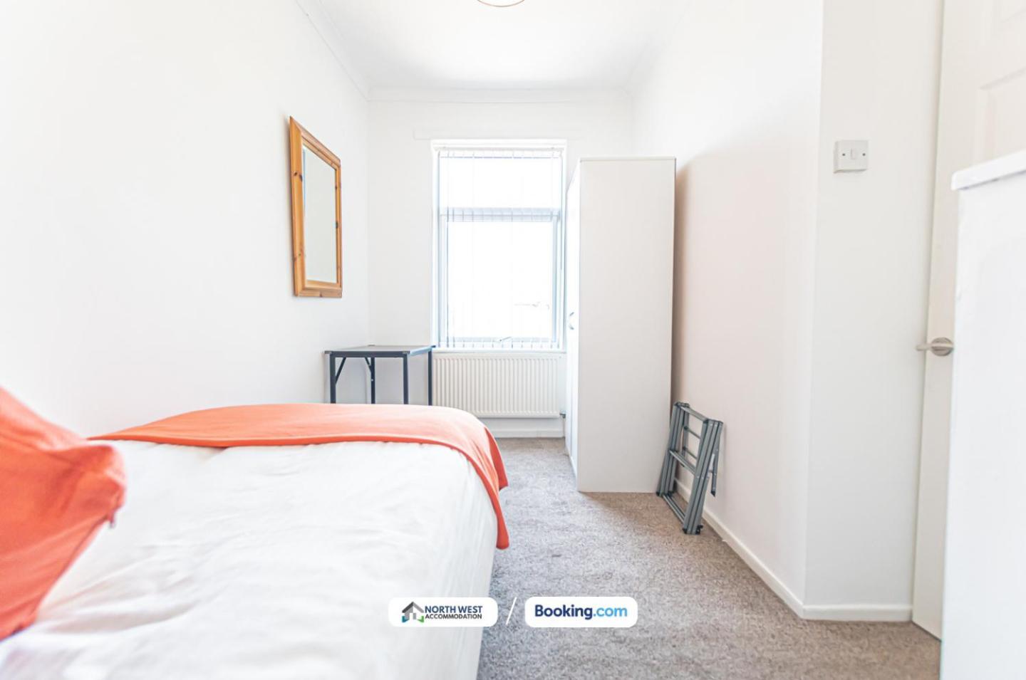 Modern 3Br House In Ince Ideal For Contractors & Long Stays Wigan Esterno foto